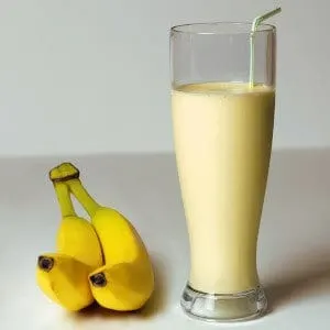 how many calories does a banana smoothie have