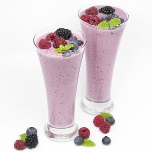mixed berry smoothie for lactation
