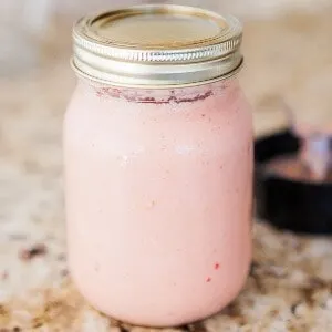 store smoothies in a mason jar