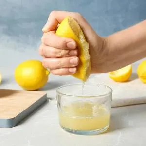 how to juice a lemon by hand
