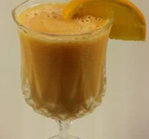 sweet white wine smoothie with fruit