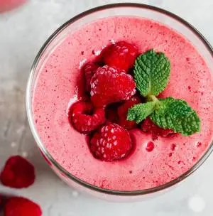 yogurt raspberry smoothie